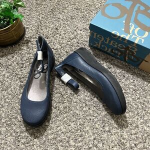 OTBT Scamper Leather Low Wedge Shoes Ankle Strap Size 7 M Blue Leather New